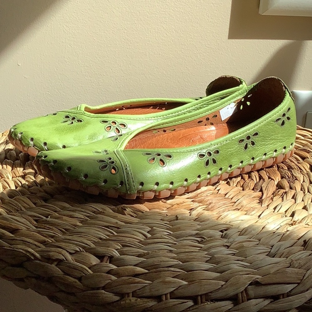 VOLKS WALKERS Green Leather Women's Shoes - Picture 4 of 4
